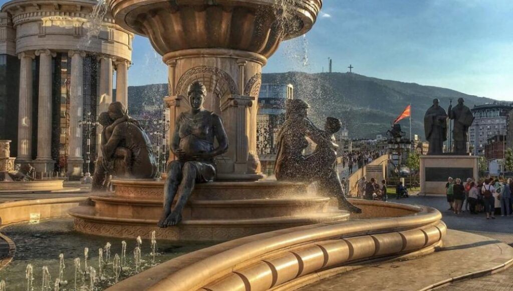 Σκοπιανός καθηγητής: «Υπάρχει πολιτική κρίση στα Σκόπια από το 2014»